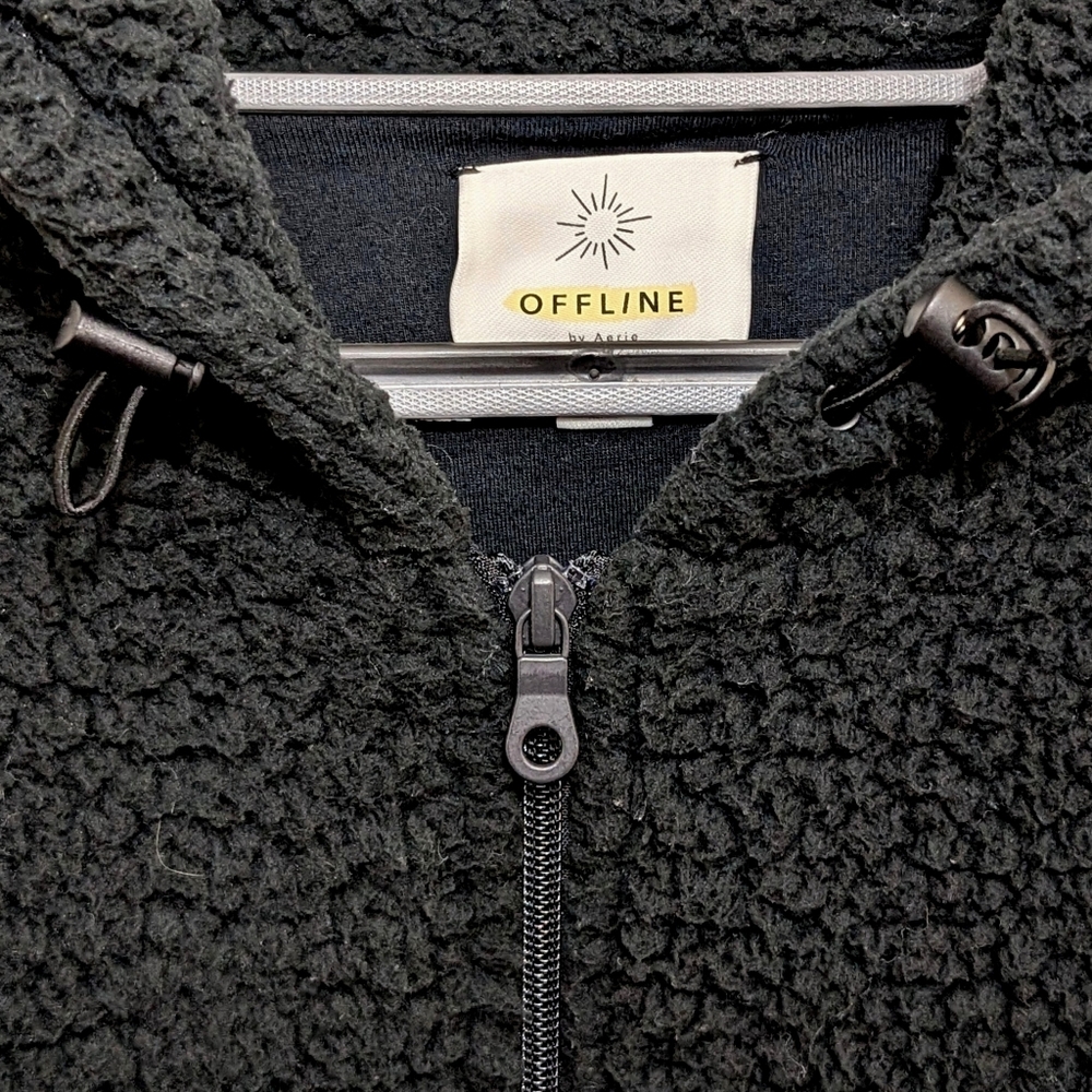 Offline By Aerie Black Sherpa Hooded Poncho - Picture 5 of 9
